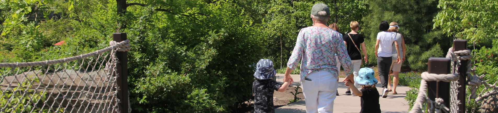 vistors at the gardens