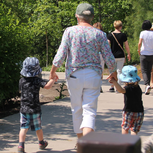 vistors at the gardens